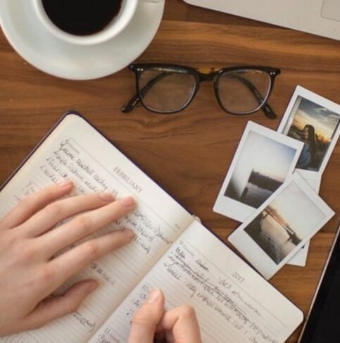How to Reduce Stress In Less than 10 Mins a day | Soulfully Maria journaling-to-reduce-stress